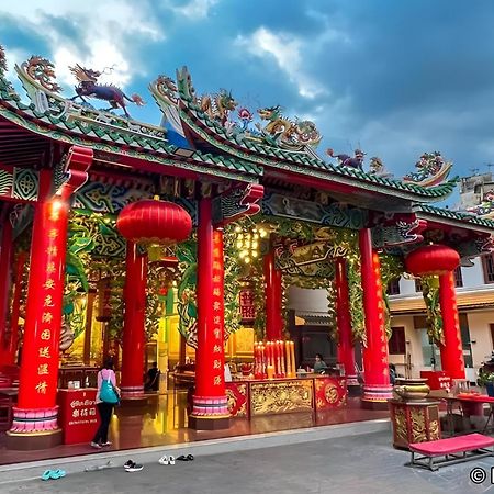 Hidden Dragon X Yaowarat Road Apartment Банкок Екстериор снимка