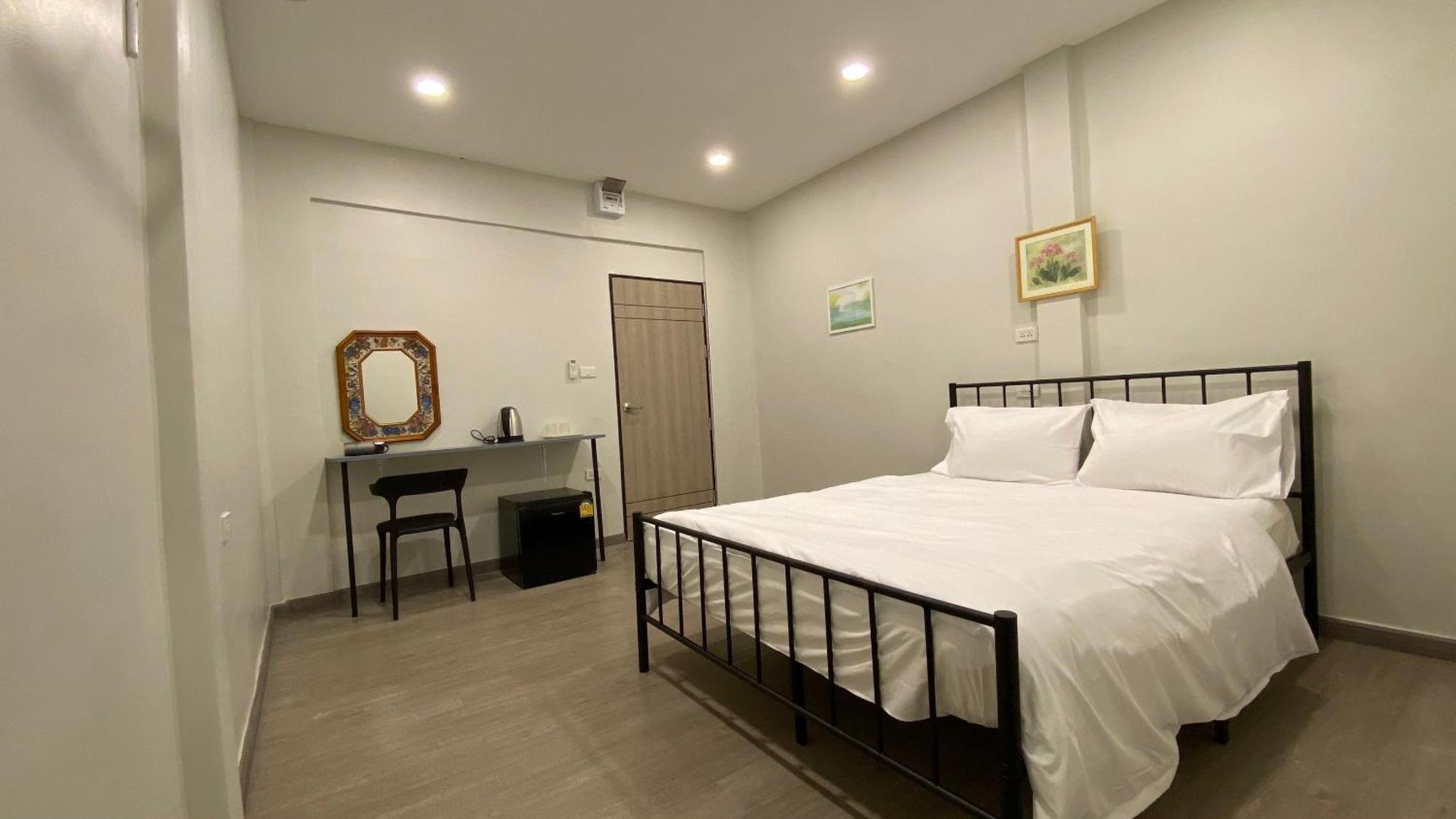 Hidden Dragon X Yaowarat Road Apartment Банкок Екстериор снимка