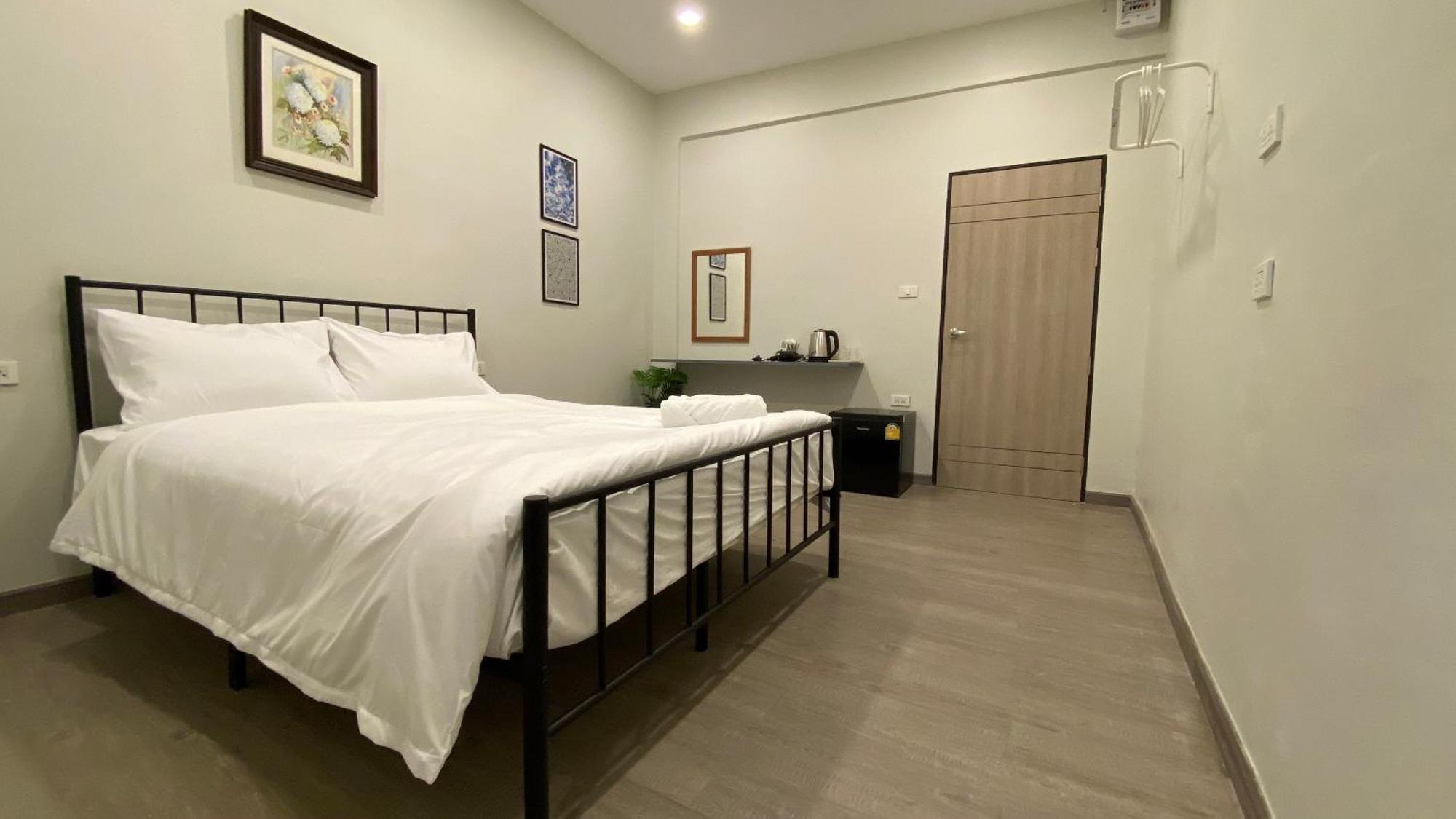 Hidden Dragon X Yaowarat Road Apartment Банкок Екстериор снимка