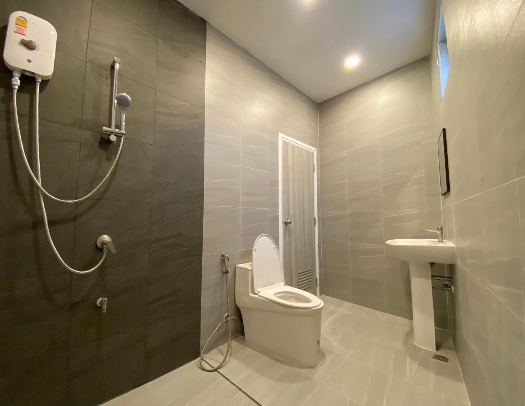 Hidden Dragon X Yaowarat Road Apartment Банкок Екстериор снимка