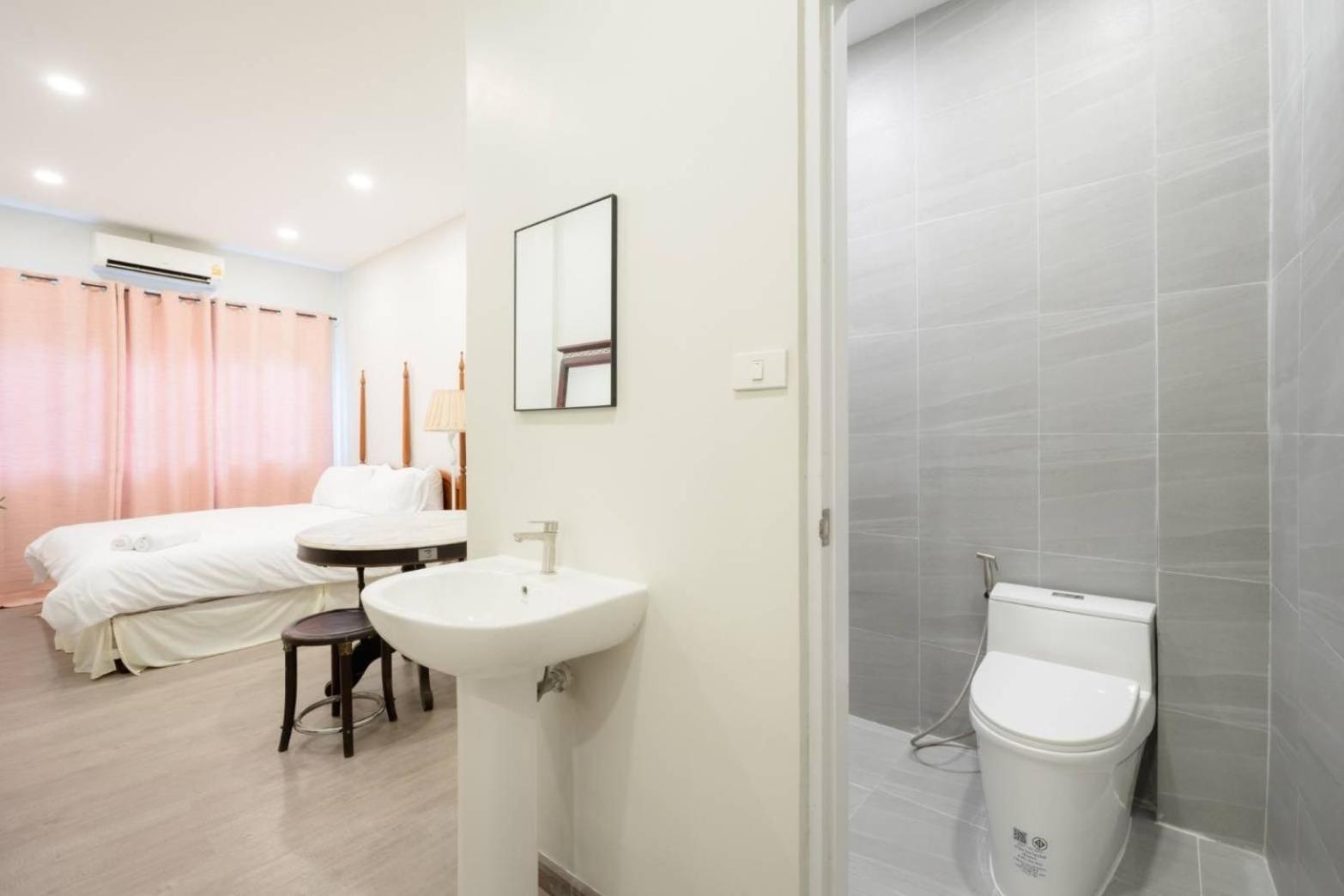 Hidden Dragon X Yaowarat Road Apartment Банкок Екстериор снимка